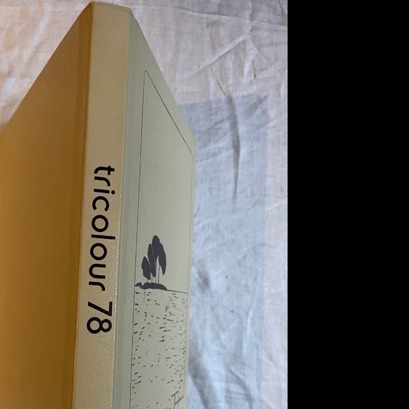 QUEEN'S UNIVERSITY TRICOLOUR Yearbook 78 1978 Mint Kingston Ontario Canada - Picture 8 of 9